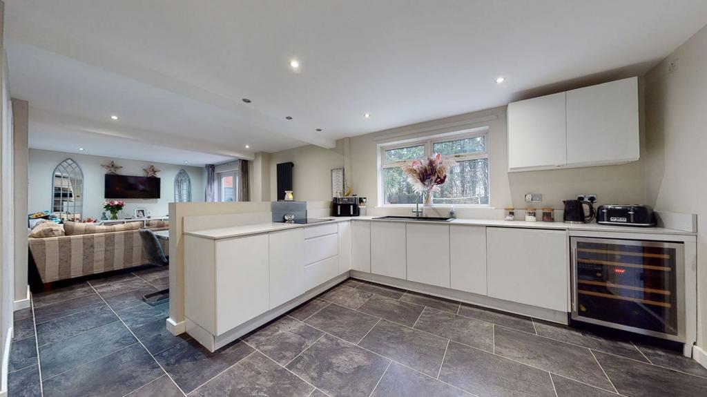 Kitchen/dining/family room