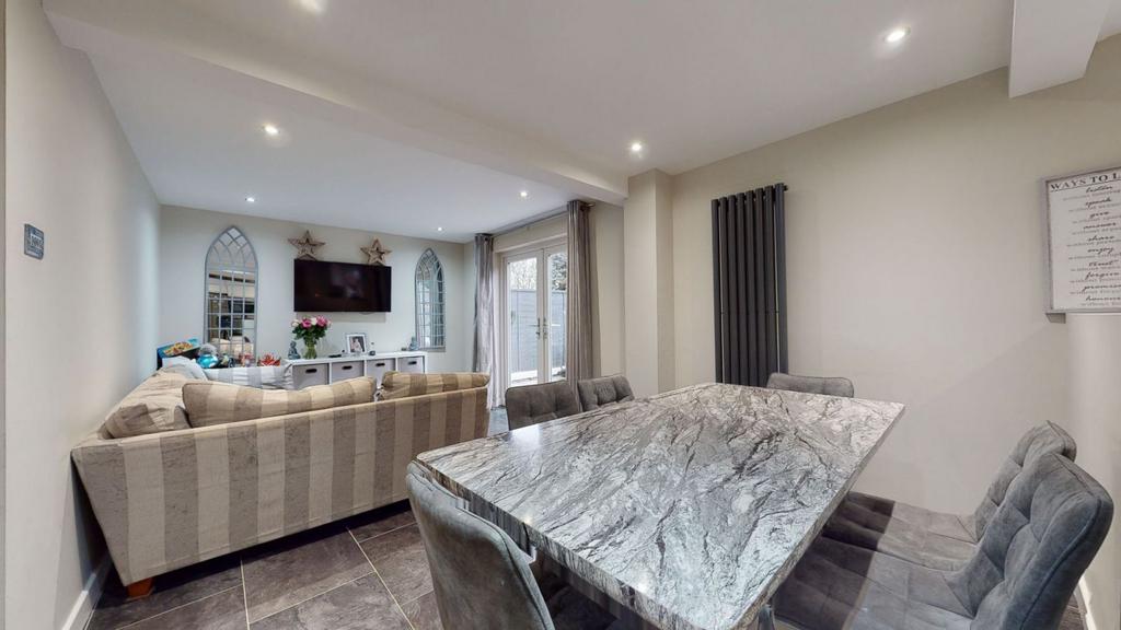 Kitchen/dining/family room
