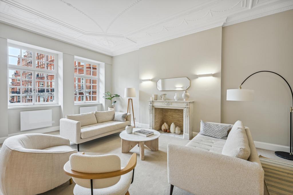 Cadogan Square, London, SW1X 2 bed flat - £7,345 pcm (£1,695 pw)