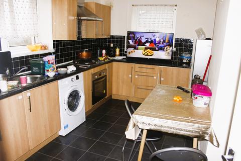 2 bedroom flat for sale - Caergynydd Road, Caergynydd Road, Waunarlwydd, SA5
