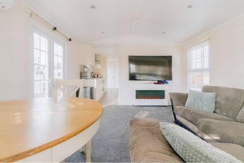 2 bedroom detached house for sale - Bashley Road, London NW10