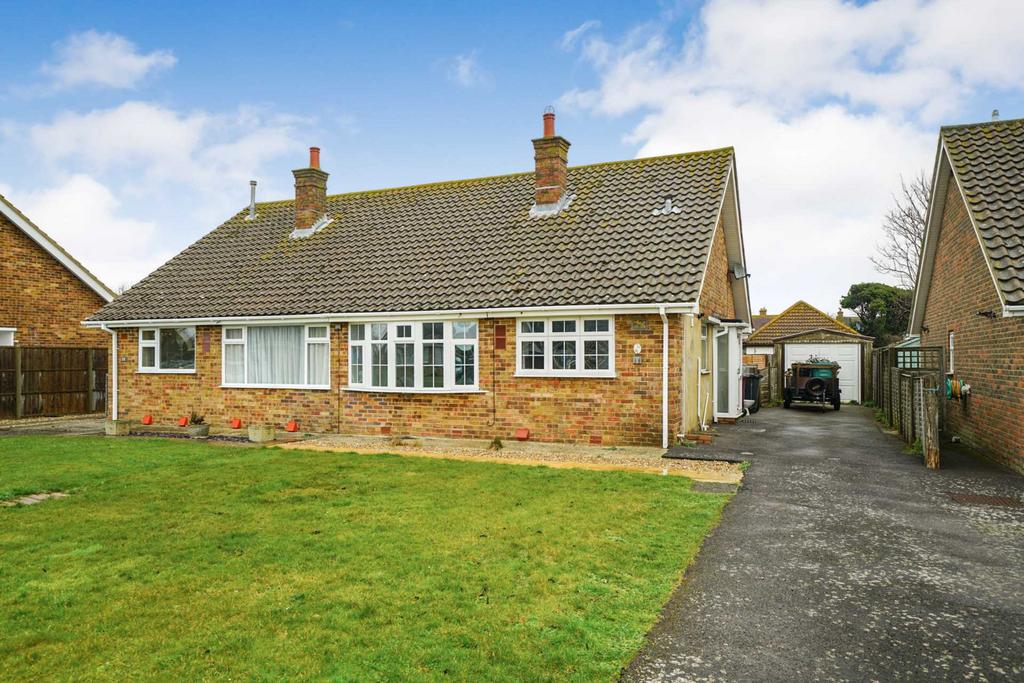 Wellington Gardens, Selsey 2 bed semidetached bungalow for sale £357,500