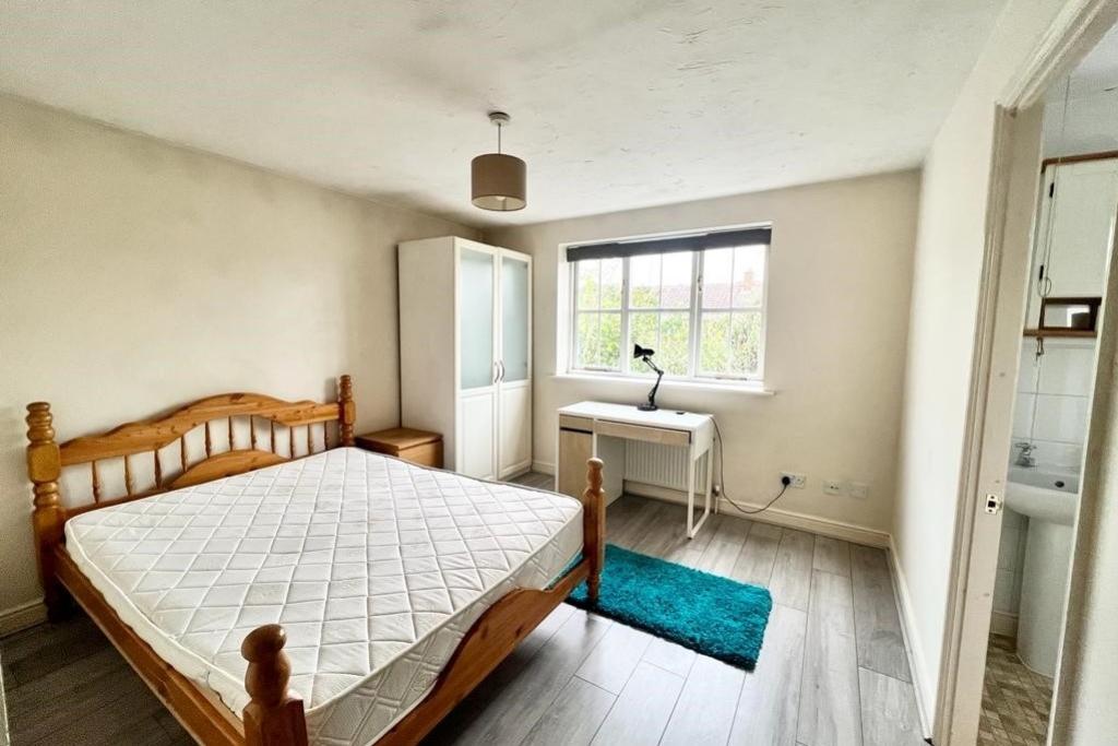 1b Nobles BEDROOM