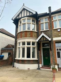 4 bedroom house to rent - Park Road, Wanstead, E12