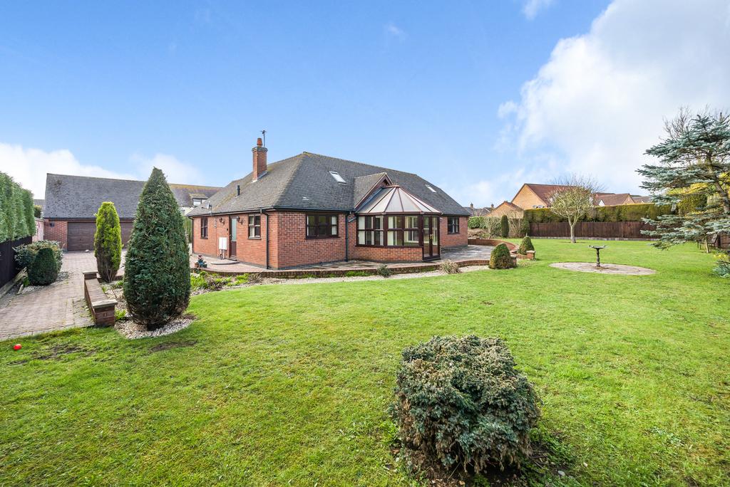 Whitehill Road, Ellistown, LE67 5 bed detached bungalow - £475,000