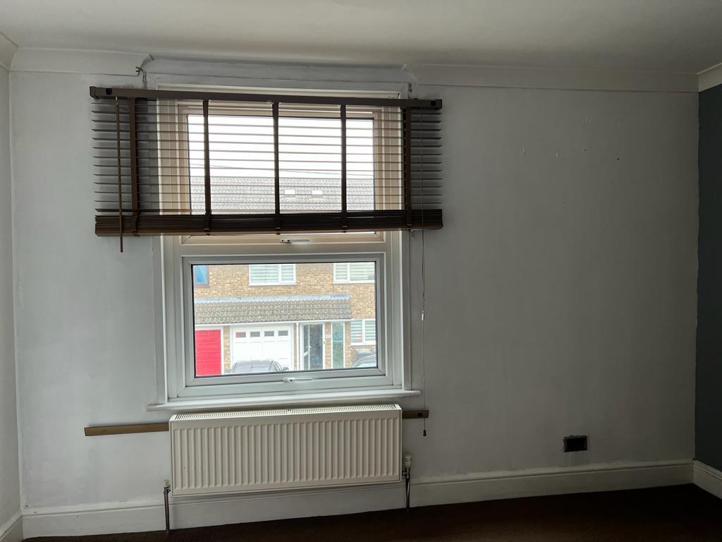 Sutton Court Drive, Rochford 3 bed terraced house £1,350 pcm (£312 pw)