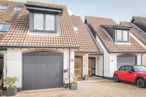 3 bedroom townhouse for sale - Endeavour Way, Hythe Marina