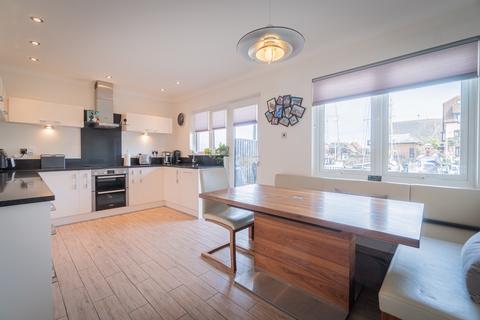 3 bedroom townhouse for sale - Endeavour Way, Hythe Marina