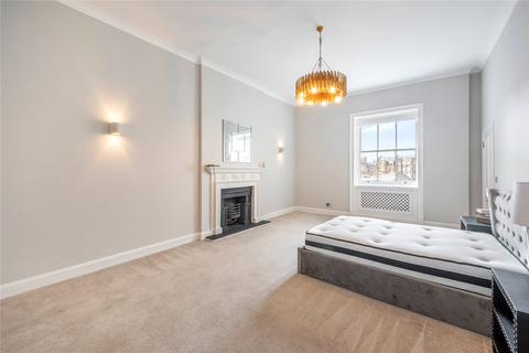 3 bedroom flat to rent, Portland Place, London