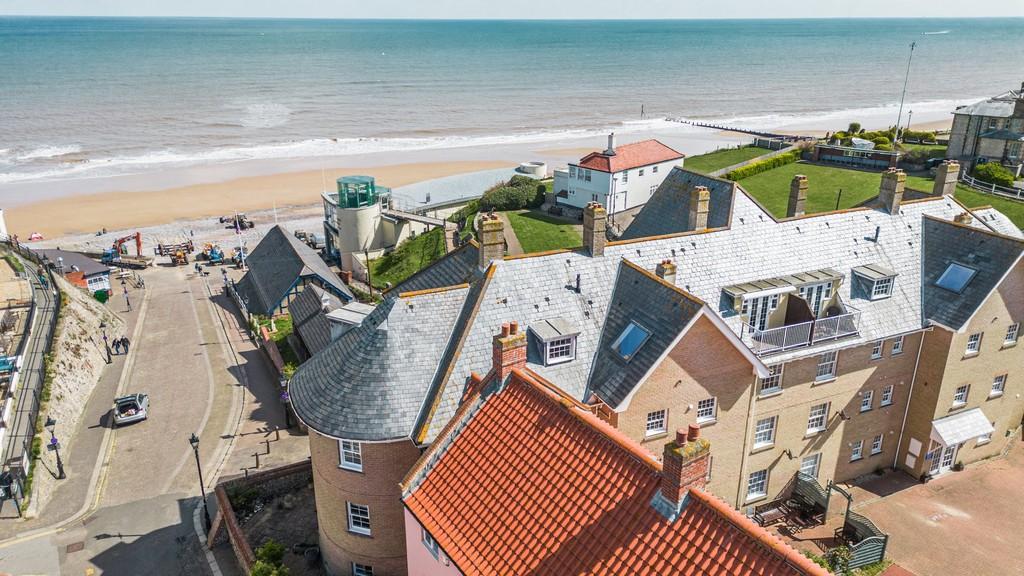 Cromer 2 bed apartment for sale £450,000