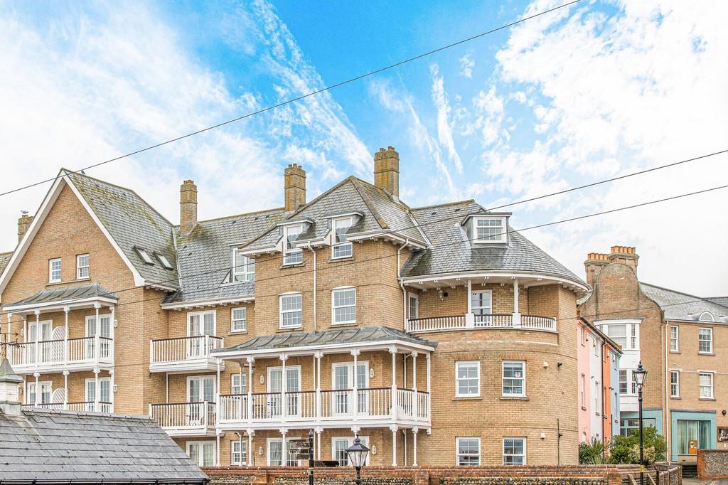 Cromer 2 bed apartment for sale £450,000