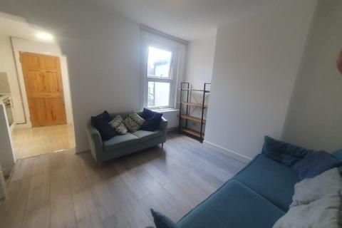 1 bedroom flat to rent, Tavistock Avenue , E17