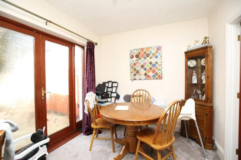 70 Shanklin Drive, Nuneaton, CV10 0BG