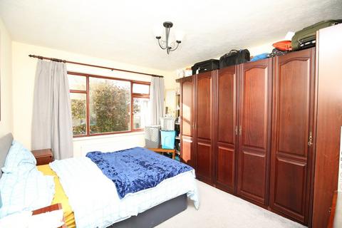 70 Shanklin Drive, Nuneaton, CV10 0BG