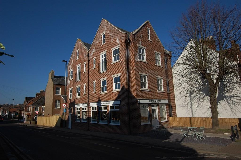 Mount Street, Cromer 2 bed apartment £750 pcm (£173 pw)