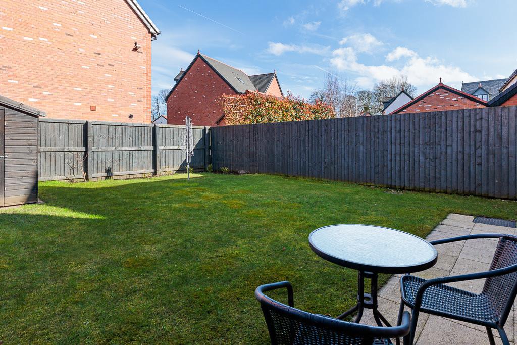 6 holly close 19