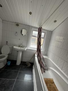 4 bedroom semi-detached house to rent - Kensington Avenue, London