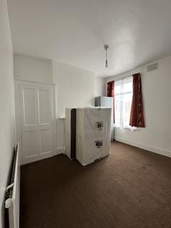 4 bedroom semi-detached house to rent - Kensington Avenue, London