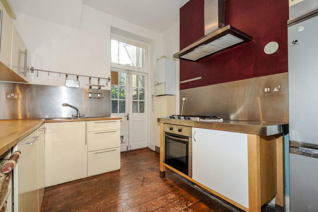 Rita Road, Vauxhall, SW8 1 bed flat - £450,000