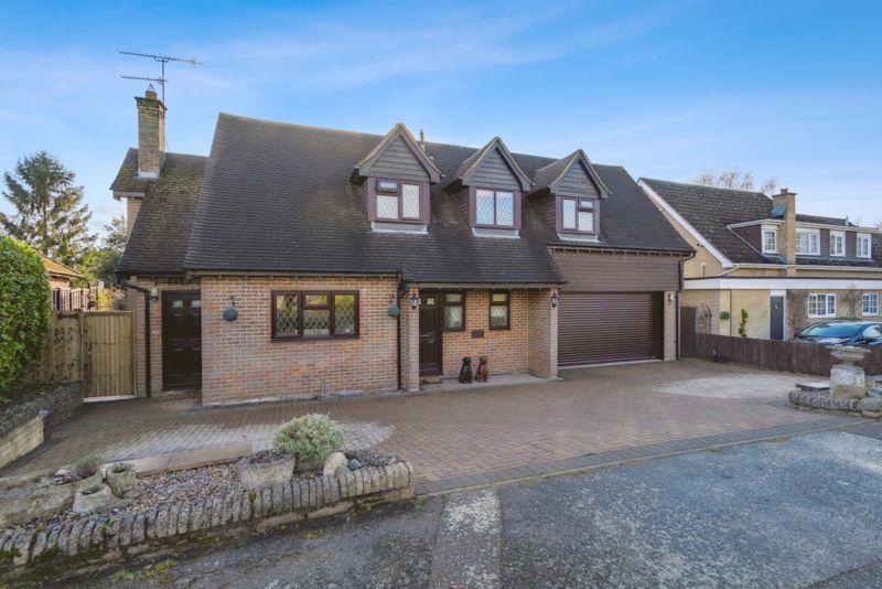 Holywell Road, Studham 3 bed detached house £750,000