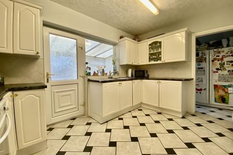 102 Marsh Lane, West Bromwich, B71 2DL