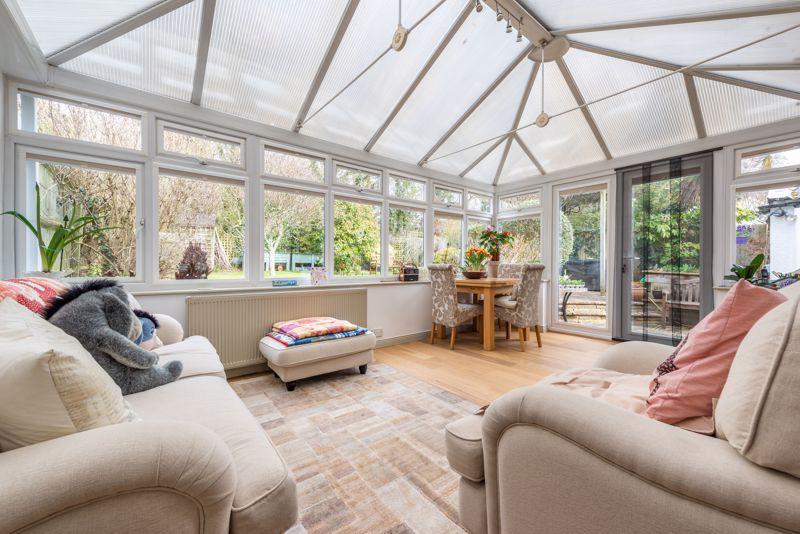 Hilley Field Lane, Fetcham 3 bed semidetached house £649,950