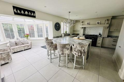 5 bedroom detached house for sale, Orsett Village