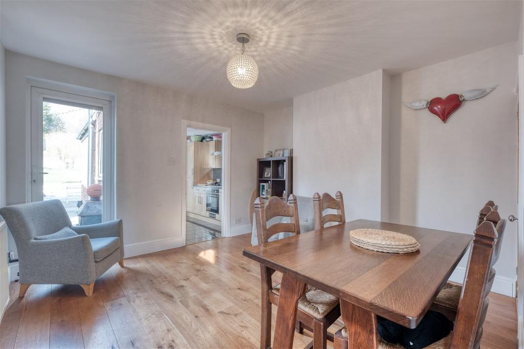 All Saints Road, Bromsgrove, B61 0AQ 2 bed semidetached house £270,000