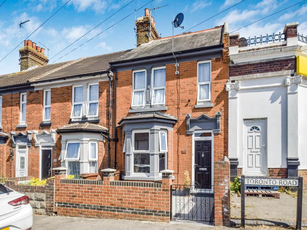 Toronto Road, Gillingham, Kent 3 bed end of terrace house £1,500 pcm