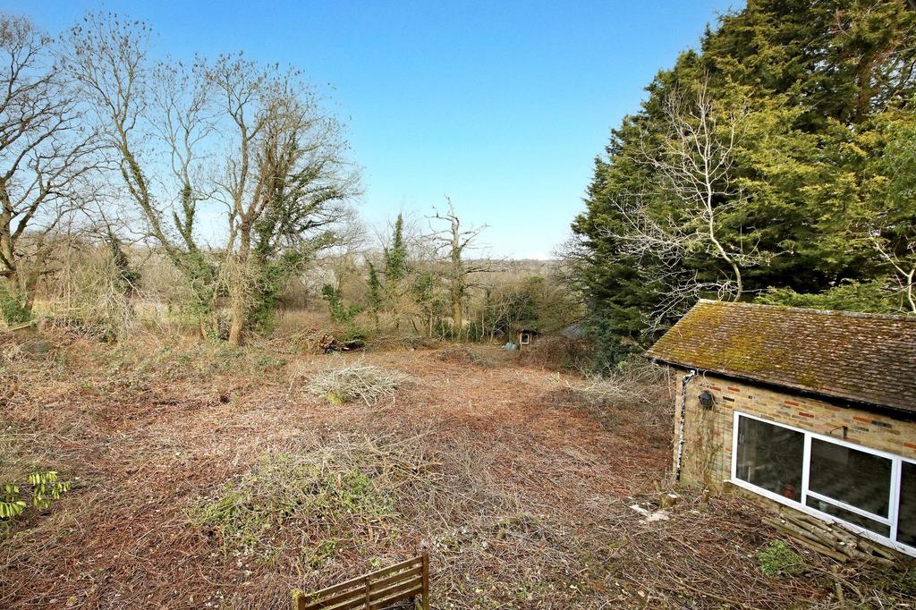 Bakers Wood, Denham, Uxbridge, UB9 5 bed detached house £1,500,000