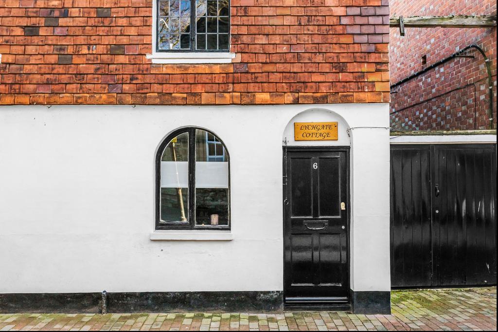 Church Street, Edenbridge 3 bed semidetached house for sale £400,000