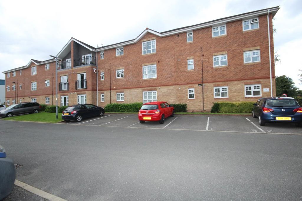 Hampton Court Way, Widnes, WA8 2 bed apartment £695 pcm (£160 pw)