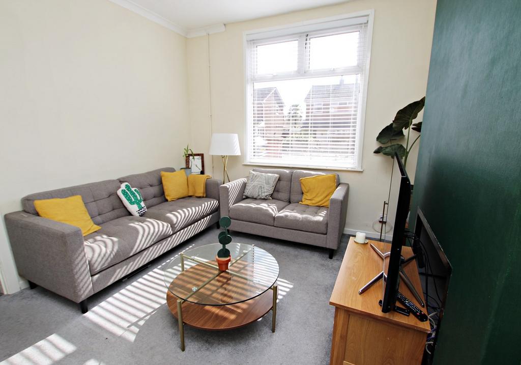 Low Bank Road, AshtoninMakerfield, Wigan, WN4 2 bed terraced house