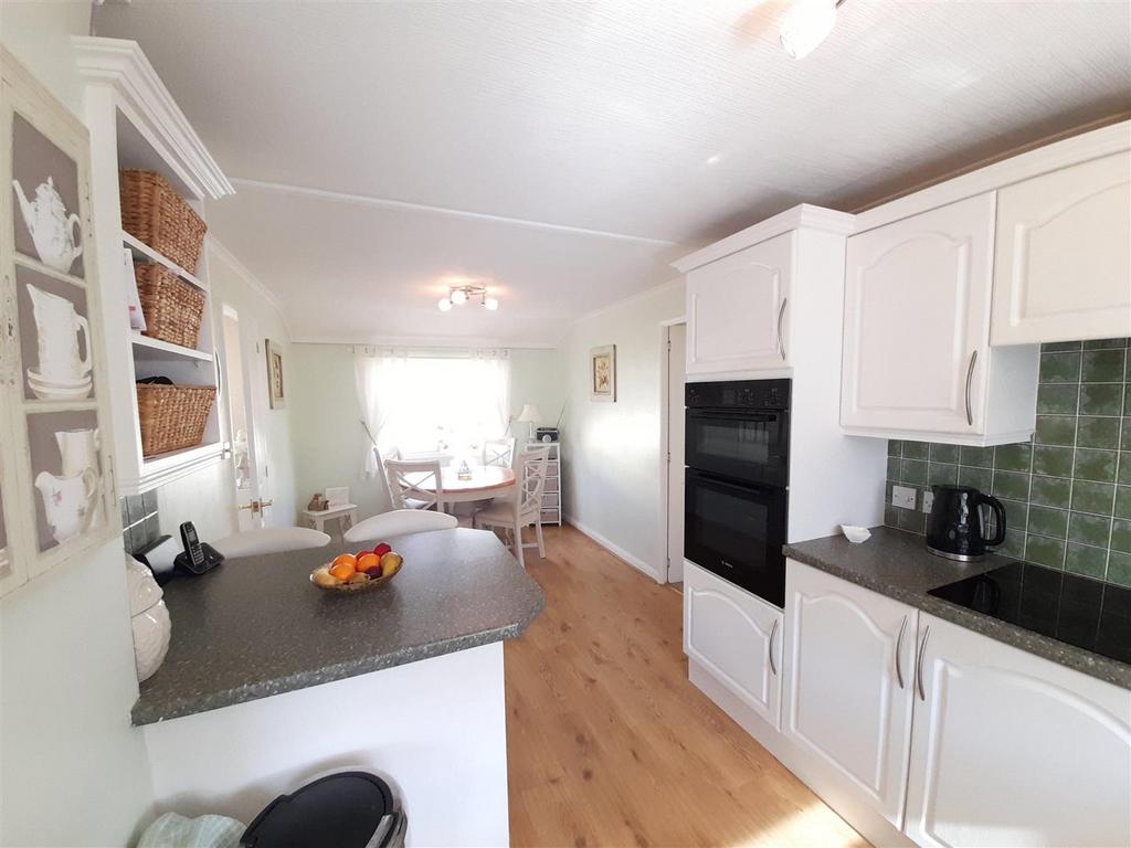 Kitchen dining room 3.jpg