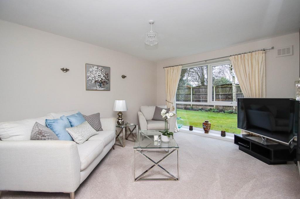 Cornhill Road, Urmston, Manchester, M41 2 bed apartment £220,000