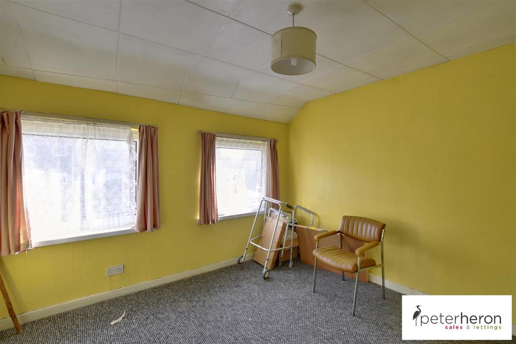 Bedroom 2 (rear)