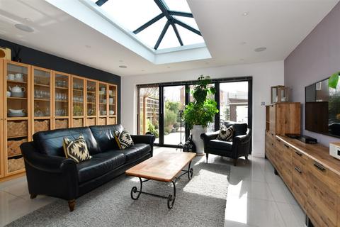 3 bedroom terraced house for sale, Birds Avenue, Margate, Kent