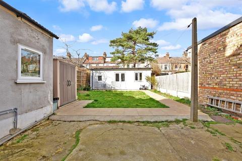 4 bedroom end of terrace house for sale - Felbrigge Road, Ilford, Essex