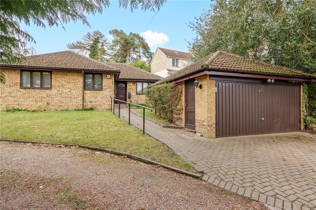 Ambleside Road, Lightwater, Surrey, GU18 3 bed bungalow for sale £650,000