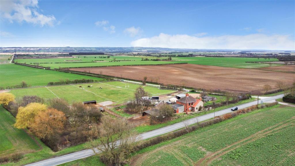 Winterton,DN15 9QU 4 bed equestrian property for sale £350,000