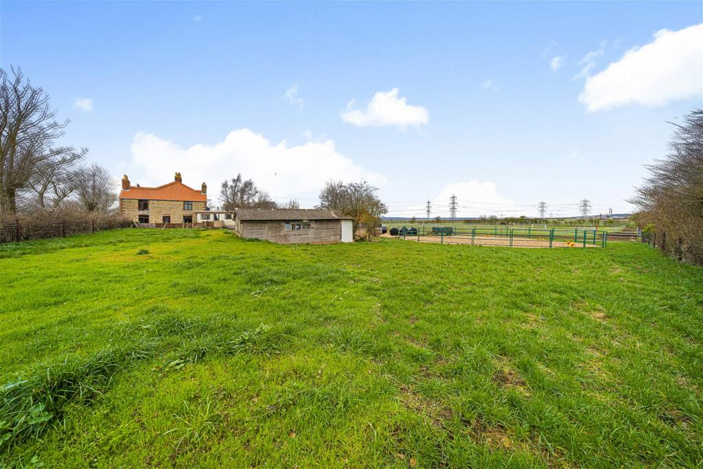 Winterton,DN15 9QU 4 bed equestrian property for sale £350,000