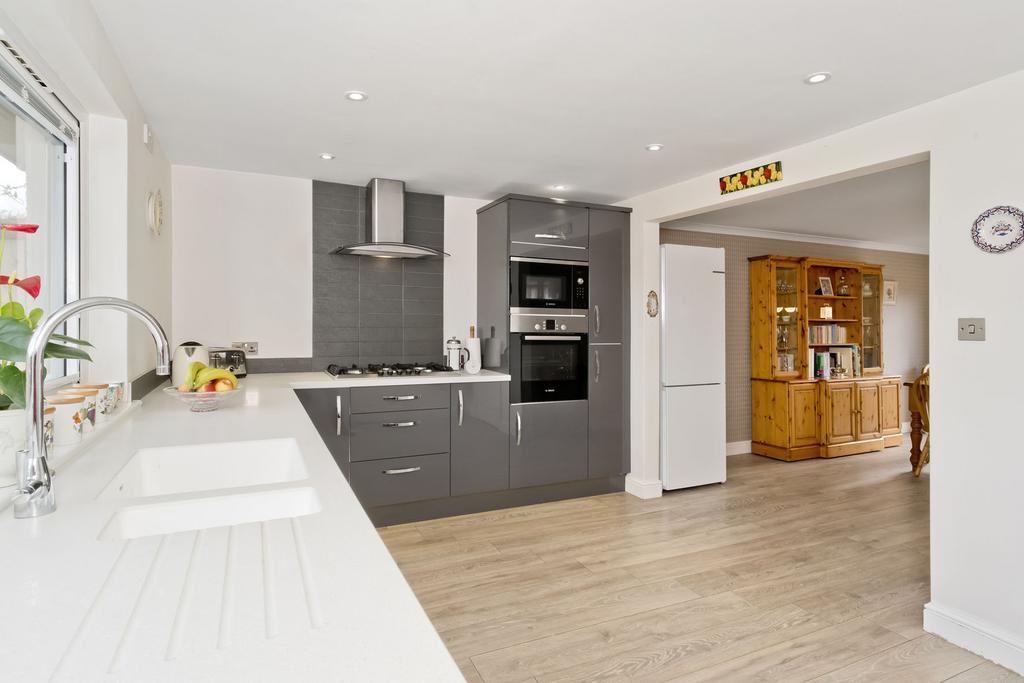 5 Mountfair Gardens, Macmerry, East Lothian, EH33 1NZ 4 bed detached