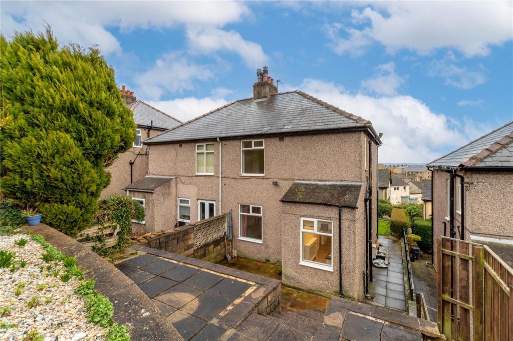 Kirk Lane, Hipperholme, Halifax, West Yorkshire, HX3 3 bed semi