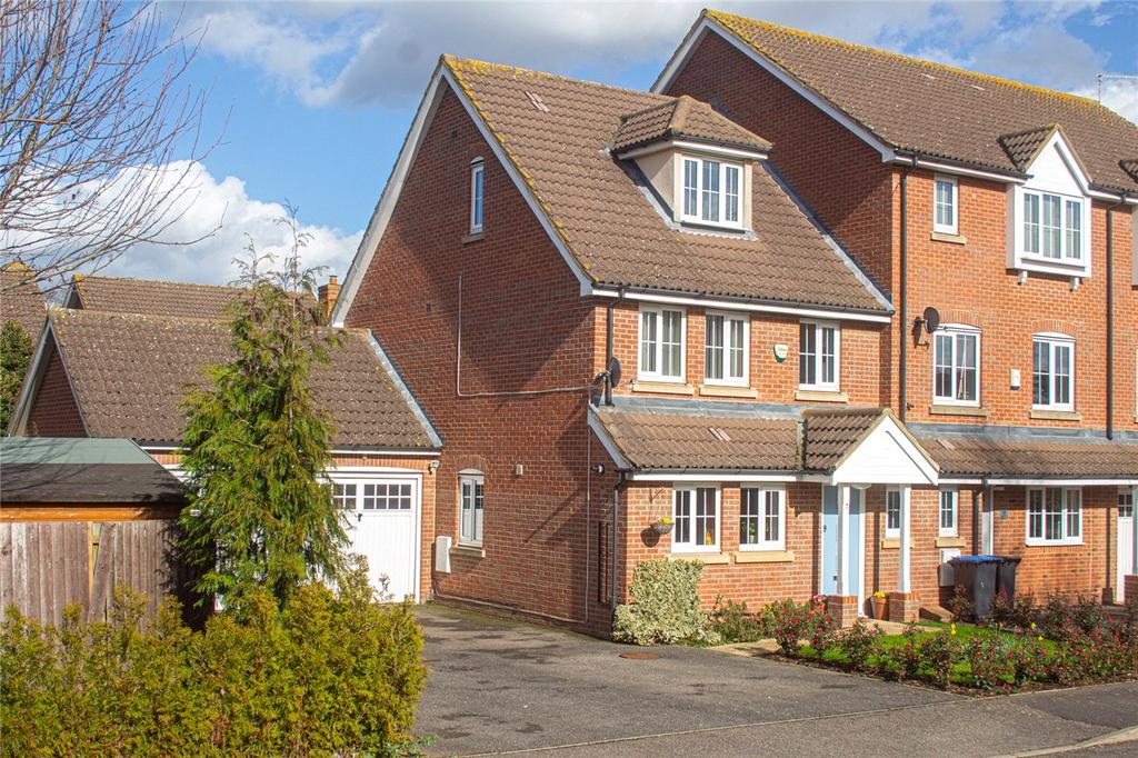 Daffodil Close, Hatfield, Hertfordshire 4 bed semidetached house for