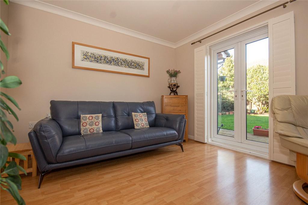 Daffodil Close, Hatfield, Hertfordshire 4 bed semidetached house for