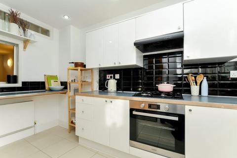2 bedroom terraced house to rent, Rectory Road, Stoke Newington