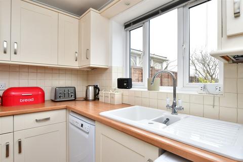 9 Bakers Close, Southwater, Horsham, RH13 9DX