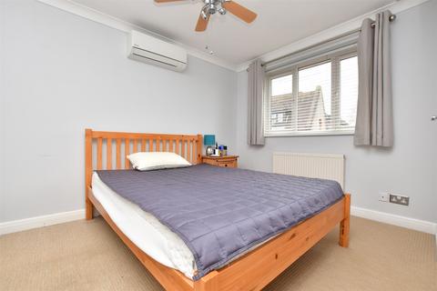 9 Bakers Close, Southwater, Horsham, RH13 9DX