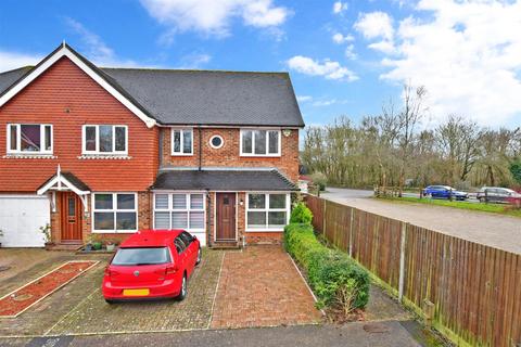 9 Bakers Close, Southwater, Horsham, RH13 9DX
