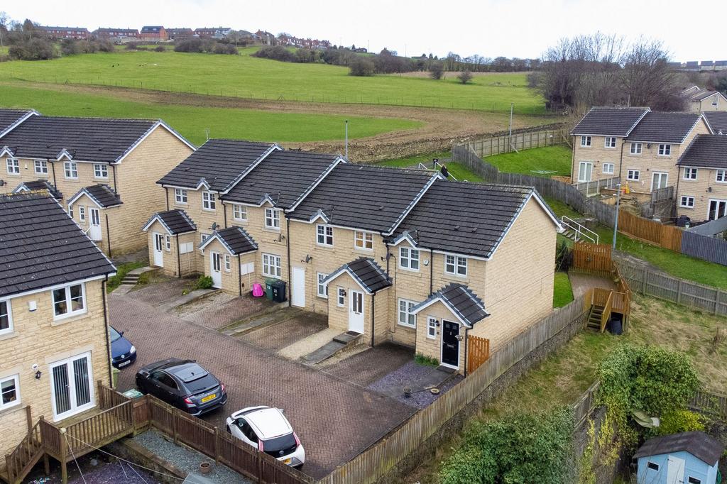 Spring Mills Grove, Batley, WF17 3 bed terraced house £165,000
